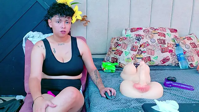 NikiEvanz online show from May 26, 2026, 7:34 pm