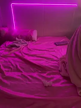 Snapshot of Shynesse21 chatting on April 5, 2026, 12:45 pm Shynesse21 online show from April 5, 2026, 12:45 pm