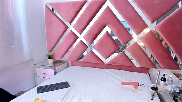 Zoe Evaanss  online show from March 21, 2026, 7:40 pm