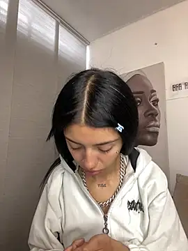 afrodita pinkk online show from April 13, 2026, 4:33 pm