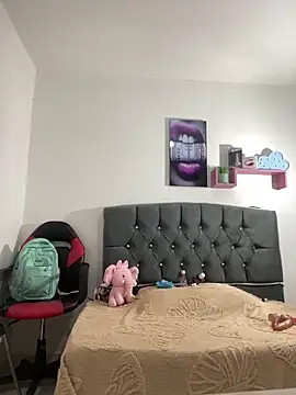 LINDA EF online show from April 13, 2026, 12:42 pm