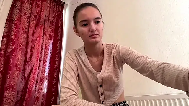 ReathaKiss online show from July 4, 2026, 7:37 am