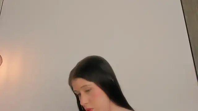 saraa joness  online show from March 27, 2026, 7:37 pm