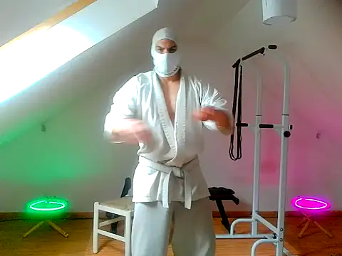 Snapshot of NinjaLaser chatting on April 13, 2026, 11:36 am NinjaLaser online show from April 13, 2026, 11:36 am