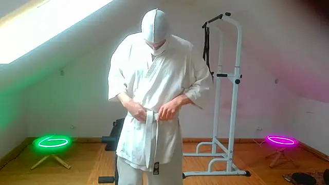 Snapshot of NinjaLaser chatting on April 3, 2026, 11:05 am NinjaLaser online show from April 3, 2026, 11:05 am