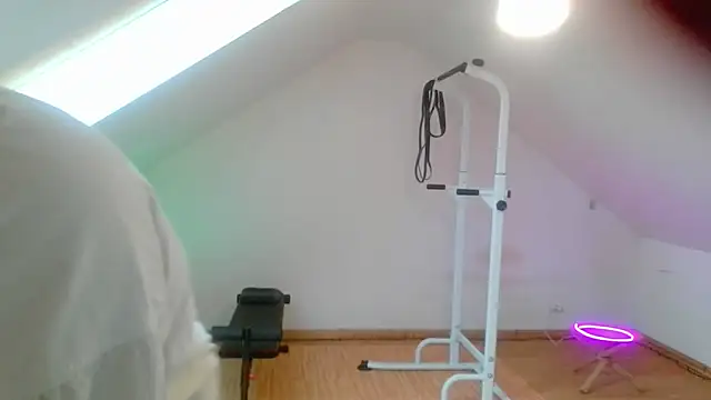 Snapshot of NinjaLaser chatting on March 31, 2026, 11:12 am NinjaLaser online show from March 31, 2026, 11:12 am