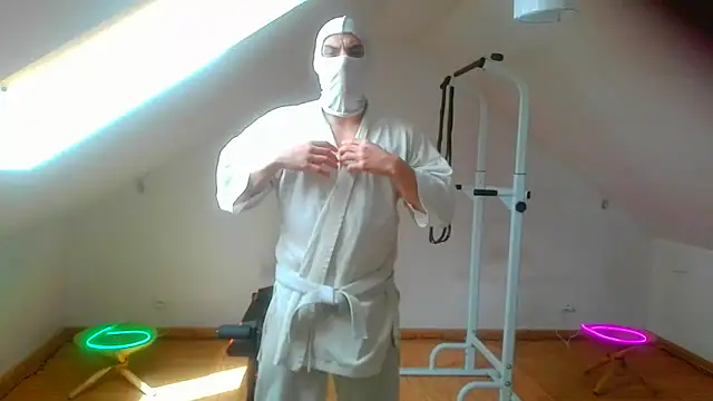 Snapshot of NinjaLaser chatting on April 4, 2026, 11:28 am NinjaLaser online show from April 4, 2026, 11:28 am