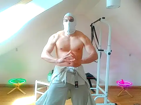 Snapshot of NinjaLaser chatting on April 10, 2026, 11:28 am NinjaLaser online show from April 10, 2026, 11:28 am