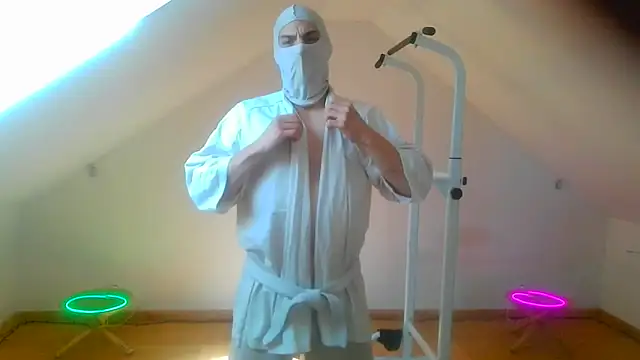 Snapshot of NinjaLaser chatting on March 24, 2026, 12:16 pm NinjaLaser online show from March 24, 2026, 12:16 pm