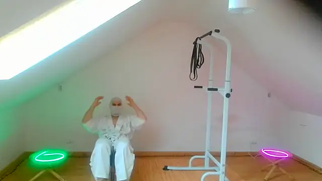 Snapshot of NinjaLaser chatting on April 1, 2026, 11:22 am NinjaLaser online show from April 1, 2026, 11:22 am