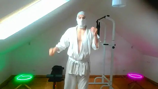 Snapshot of NinjaLaser chatting on April 2, 2026, 11:28 am NinjaLaser online show from April 2, 2026, 11:28 am