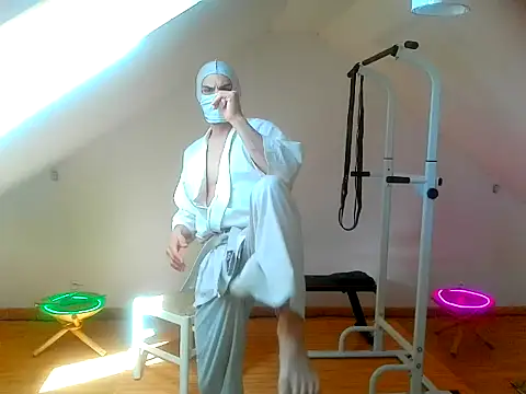 Snapshot of NinjaLaser chatting on April 6, 2026, 11:22 am NinjaLaser online show from April 6, 2026, 11:22 am