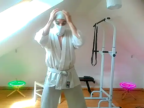 Snapshot of NinjaLaser chatting on April 12, 2026, 11:24 am NinjaLaser online show from April 12, 2026, 11:24 am