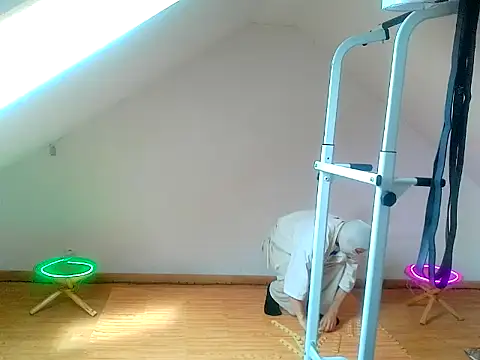 Snapshot of NinjaLaser chatting on April 5, 2026, 11:39 am NinjaLaser online show from April 5, 2026, 11:39 am