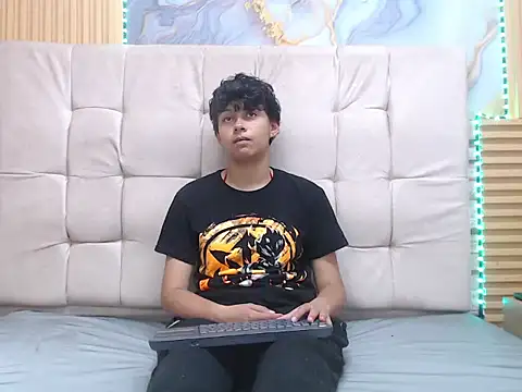 mauren icarus online show from March 16, 2026, 7:49 pm