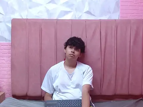 mauren icarus online show from March 26, 2026, 7:23 pm