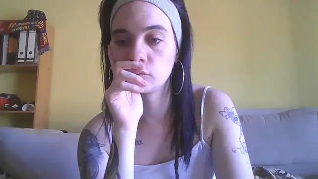 anastasia-evans online show from April 15, 2026, 10:54 am