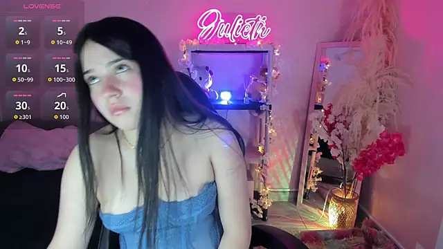 Julieth Caandy online show from April 1, 2026, 11:11 am