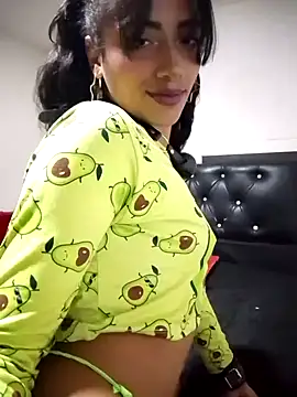 Snapshot of KattyBerryX chatting on April 16, 2026, 12:11 am KattyBerryX online show from April 16, 2026, 12:11 am