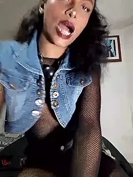 Snapshot of KattyBerryX chatting on April 14, 2026, 8:25 pm KattyBerryX online show from April 14, 2026, 8:25 pm