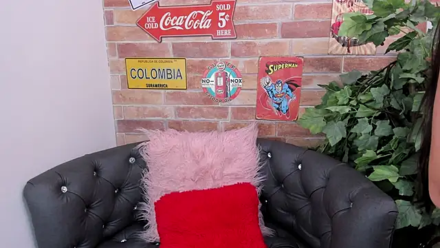 Snapshot of miss_loolita chatting on April 9, 2026, 6:58 pm miss loolita online show from April 9, 2026, 6:58 pm