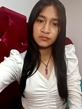 KarolaMendez online show from April 5, 2026, 9:21 pm