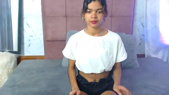 Daniela Lunax online show from April 5, 2026, 6:47 pm