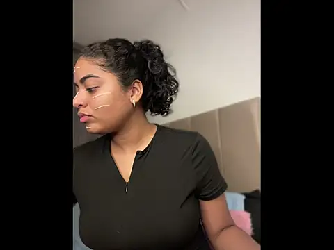 karlymonroe online show from June 16, 2026, 9:59 pm