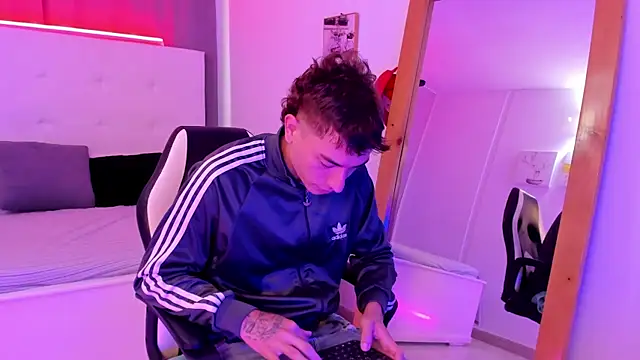 Thiago 2003  online show from April 13, 2026, 12:20 pm