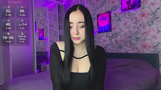 LizzyMooore online show from April 4, 2026, 2:12 pm