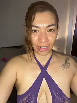 Snapshot of EmelyGigi chatting on April 9, 2026, 11:05 am EmelyGigi online show from April 9, 2026, 11:05 am