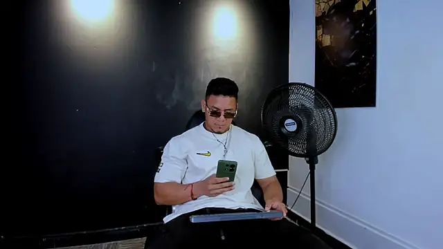 Floyd212 Vibes online show from April 12, 2026, 9:51 pm