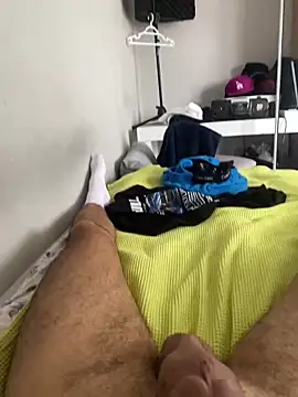 Snapshot of hardboii00 chatting on May 23, 2026, 8:35 am hardboii00 online show from May 23, 2026, 8:35 am