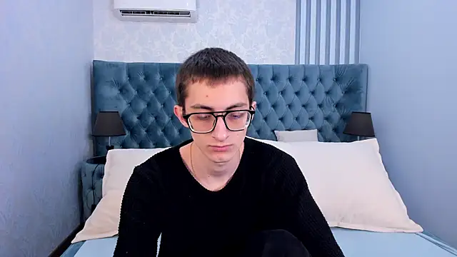Snapshot of RonBevs chatting on April 16, 2026, 7:36 pm RonBevs online show from April 16, 2026, 7:36 pm