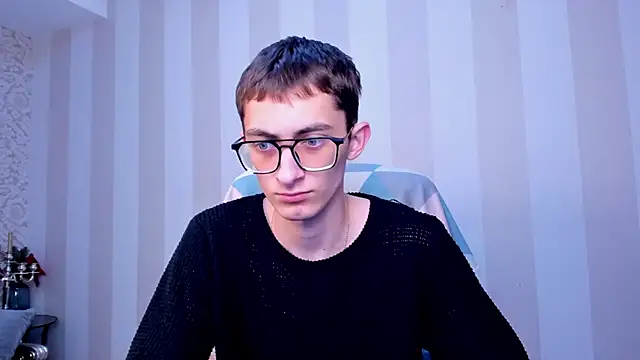 Snapshot of RonBevs chatting on May 21, 2026, 7:44 pm RonBevs online show from May 21, 2026, 7:44 pm