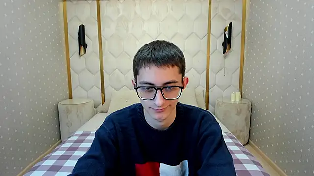 Snapshot of RonBevs chatting on May 13, 2026, 7:32 pm RonBevs online show from May 13, 2026, 7:32 pm