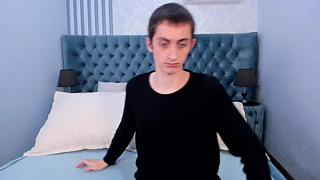 Snapshot of RonBevs chatting on April 16, 2026, 10:12 pm RonBevs online show from April 16, 2026, 10:12 pm