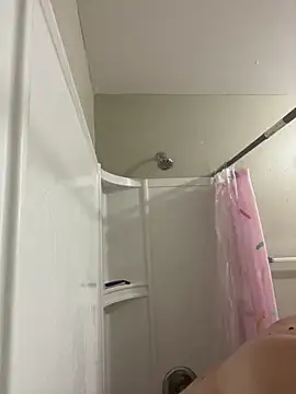 kyndrabeanee online show from April 20, 2026, 1:19 am