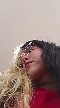 Snapshot of La-venus chatting on March 18, 2026, 8:32 pm La-venus online show from March 18, 2026, 8:32 pm