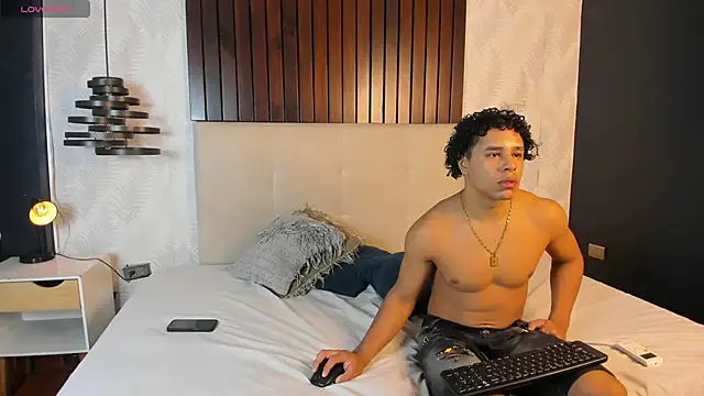 Couple So Hott online show from April 4, 2026, 7:53 pm