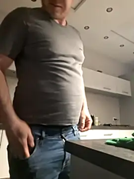 AgaiJa42 online show from April 15, 2026, 9:37 pm