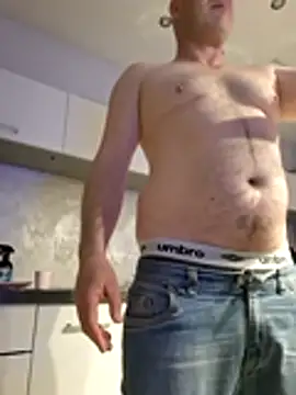 AgaiJa42 online show from April 9, 2026, 12:01 am