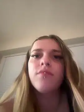 Naughtykitten199 online show from March 12, 2026, 8:18 am