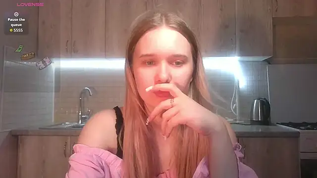 Snapshot of Alice_Pleasance chatting on June 12, 2026, 5:10 pm Alice Pleasance online show from June 12, 2026, 5:10 pm