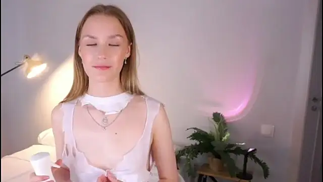 HellenSlavis online show from April 10, 2026, 8:38 pm