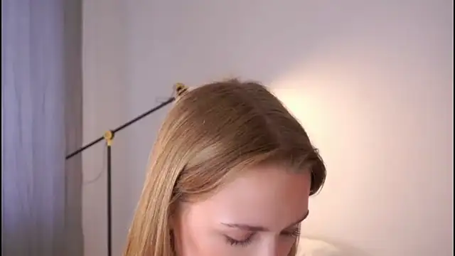 HellenSlavis online show from April 15, 2026, 7:58 pm