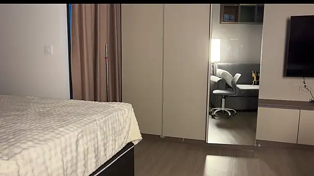 emilyy xoxo online show from April 3, 2026, 2:51 am