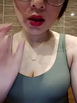 Snapshot of candy_flo chatting on May 4, 2026, 7:11 am candy flo online show from May 4, 2026, 7:11 am