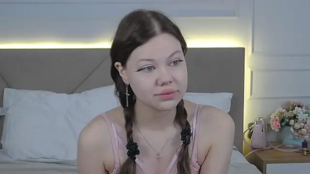 Sophie Rays online show from April 18, 2026, 3:53 am