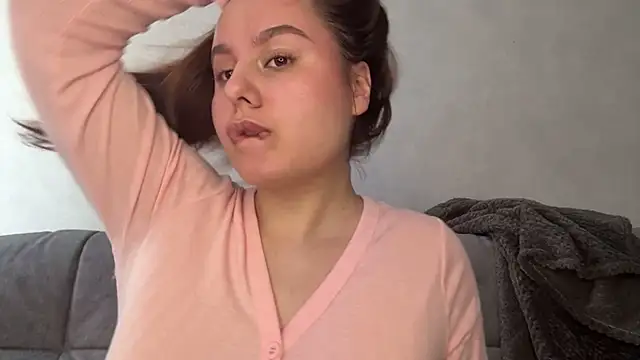 Ellaizatelly online show from April 5, 2026, 8:32 am